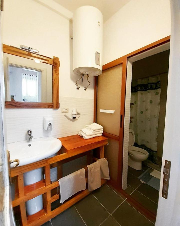 At Pikotiko'S - Korca City Rooms For Rent Korce Exterior foto